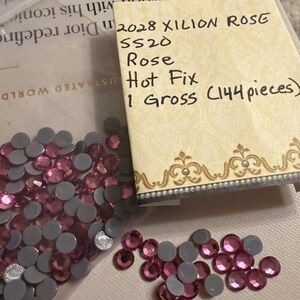 Swarovski • Color: Rose, 2028 XILION Rose Hotfix Rhinestones